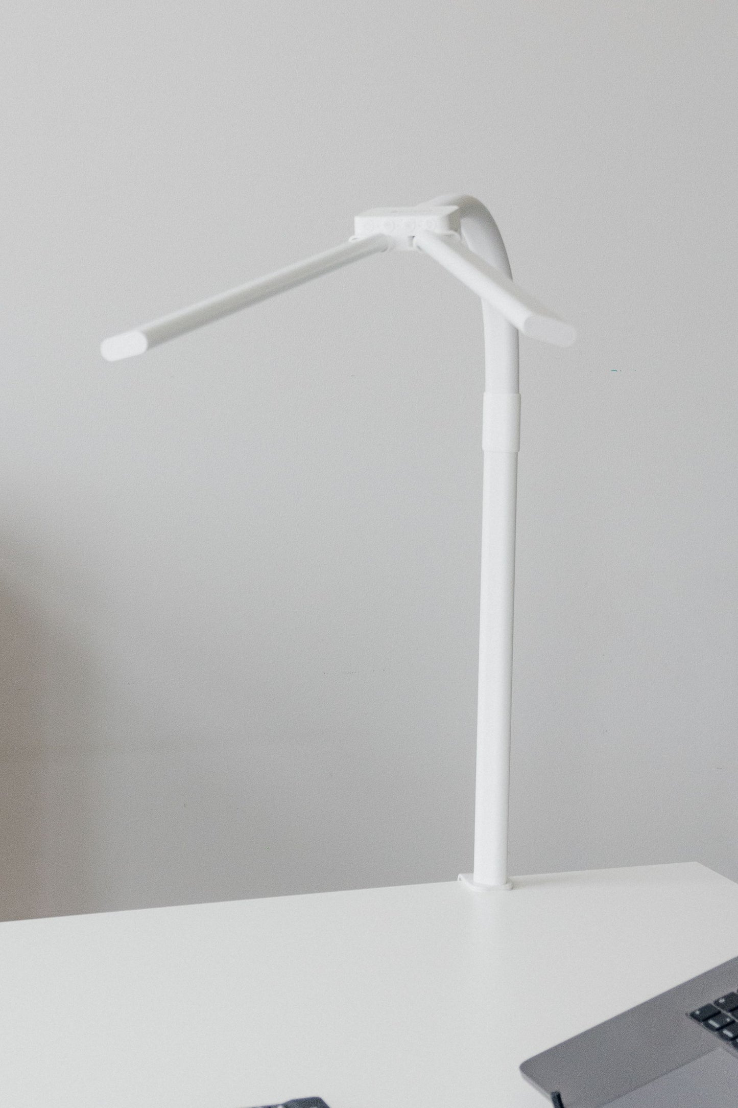 Twin Light LED – Flexibel skrivbordslampa