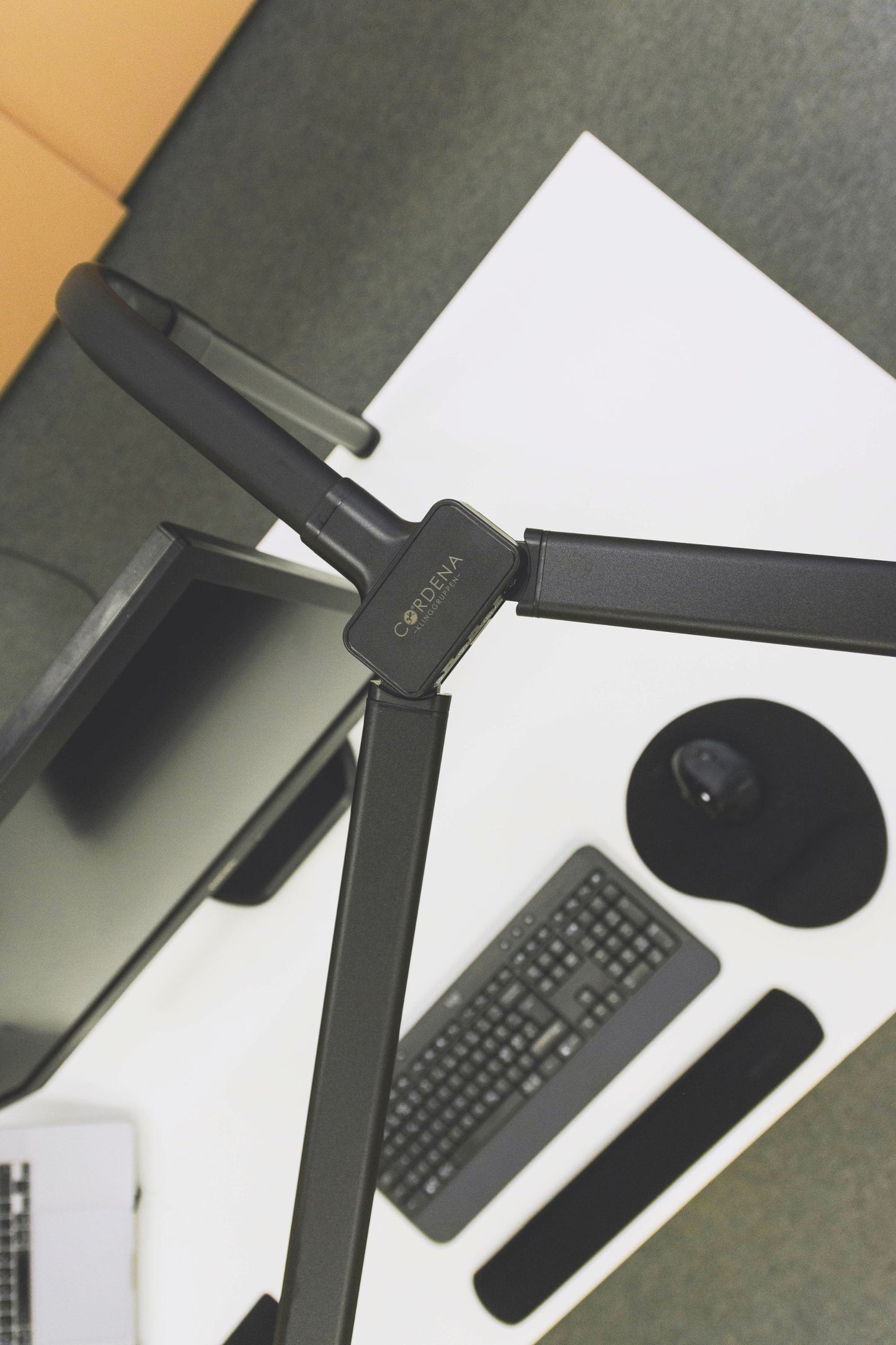 Twin Light LED – Flexibel skrivbordslampa